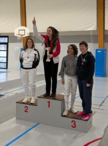 Podium de la catégorie V1 à la compétition régionale d’épée à Armentières