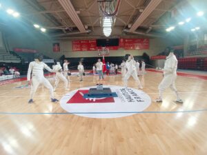 Assaut d'épée pendant la compétition de la fête de fin de saison 2026 du CEVA