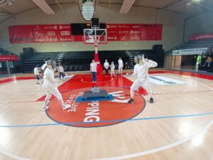 Assaut d'épée pendant la compétition de la fête de fin de saison 2026 du CEVA