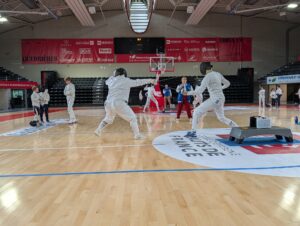 Assaut d'épée pendant la compétition de la fête de fin de saison 2026 du CEVA