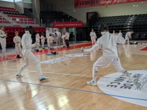 Assaut d'épée pendant la compétition de la fête de fin de saison 2026 du CEVA