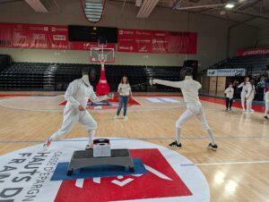 Assaut d'épée pendant la compétition de la fête de fin de saison 2026 du CEVA