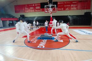 Assaut d'épée pendant la compétition de la fête de fin de saison 2026 du CEVA