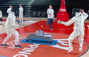Assaut d'épée pendant la compétition de la fête de fin de saison 2026 du CEVA