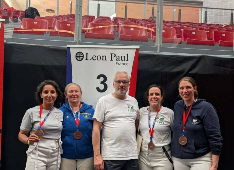 L'équipe HDF2 et son coach Maître Éric Brabant, médaillés de bronze aux Championnats de France Vétérans 2026